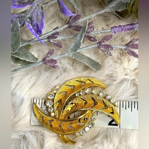 Stunning Vintage Set of Brooch and Earrings - Picture 6 of 7